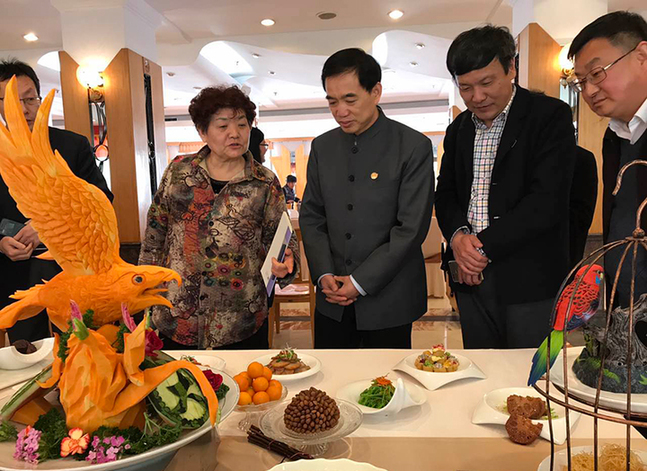 中国孔府菜美食节暨第九届孔子饮食文化高峰论坛在济南举行