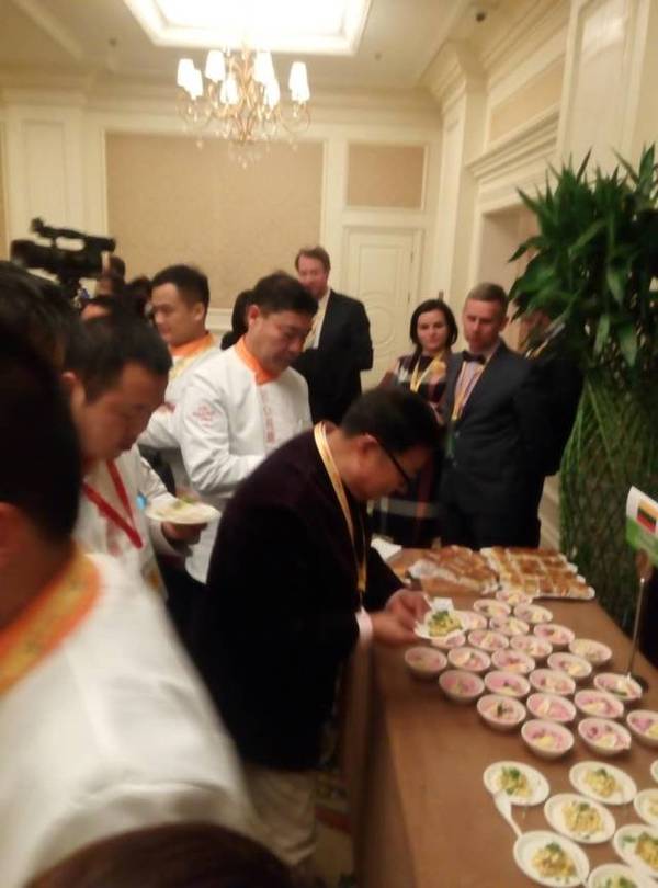 300名顶级烹饪大师和70名驻华外交官品鉴一带一路国家食材