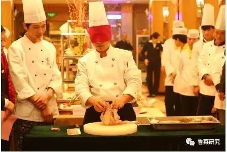 首届中华鲁菜技艺工匠表演团来济巡演
