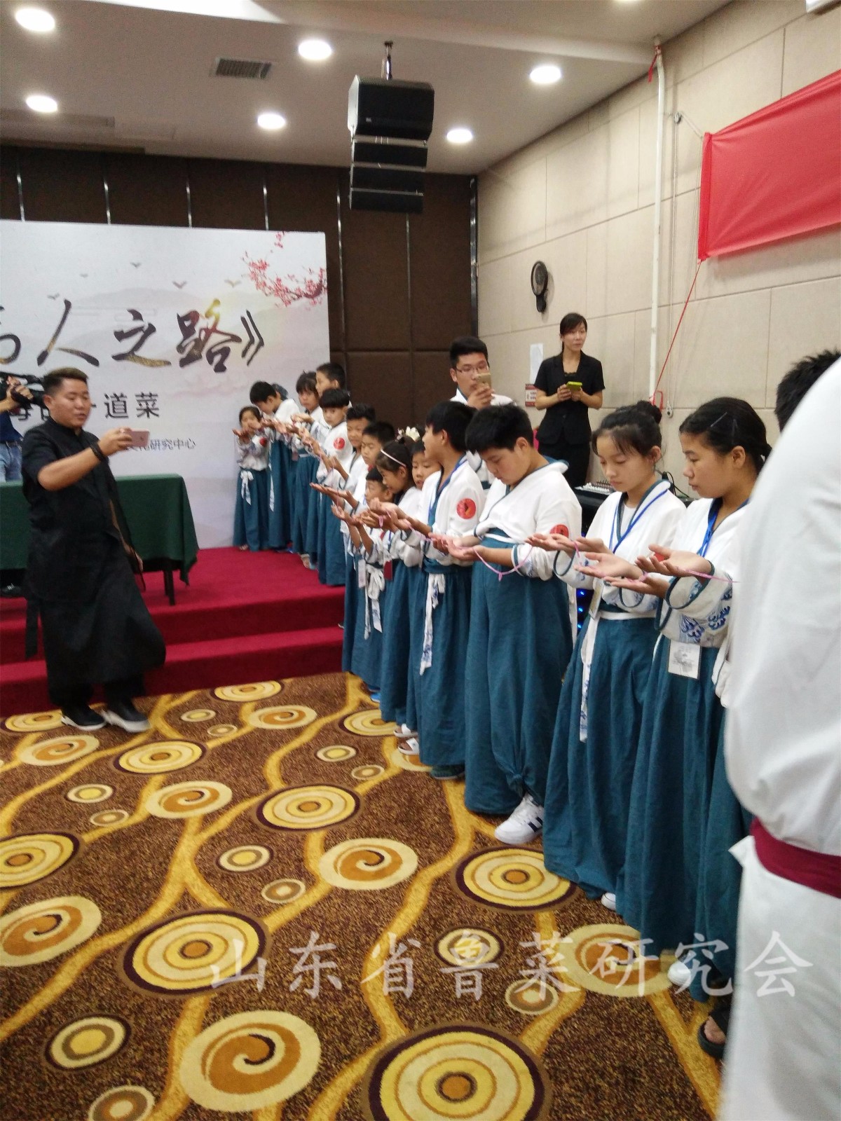 弘扬“孔子饮食文化”传承烹饪技艺 “《我的伟人之路》——给父母的一道菜活动”在济南举行